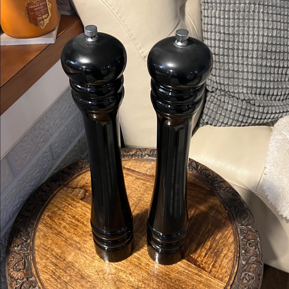 Elegant Black Salt Pepper Mill Set - Picture 3 of 16
